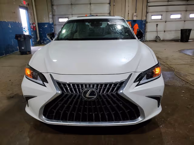 Lexus IS - фото 1