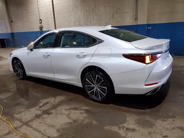 Lexus IS - фото 3