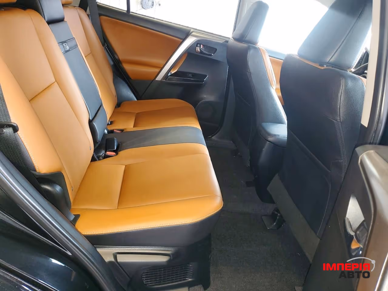 Toyota RAV4 - фото 10