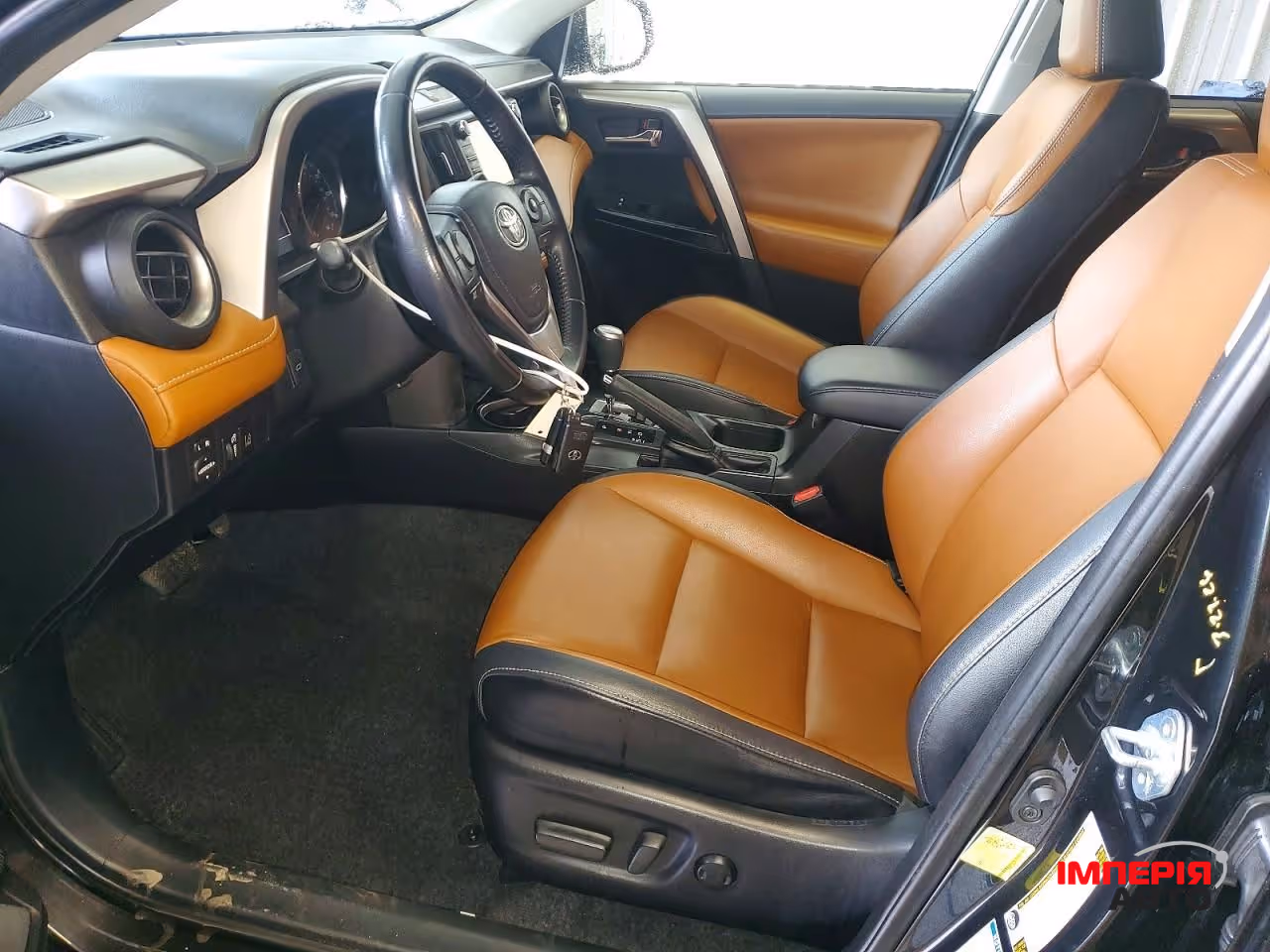 Toyota RAV4 - фото 8