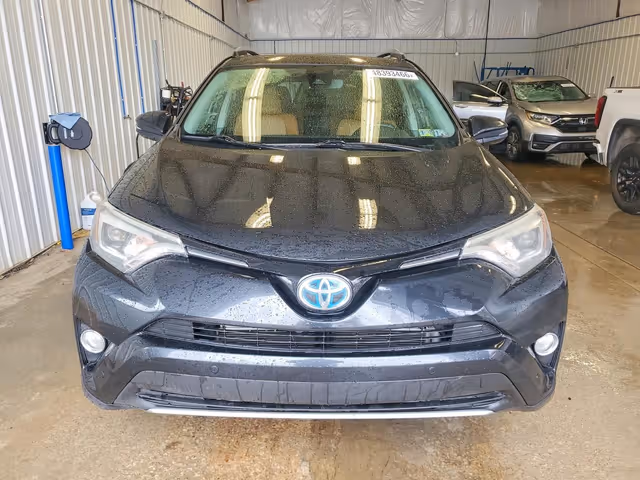 Toyota RAV4 - фото 1