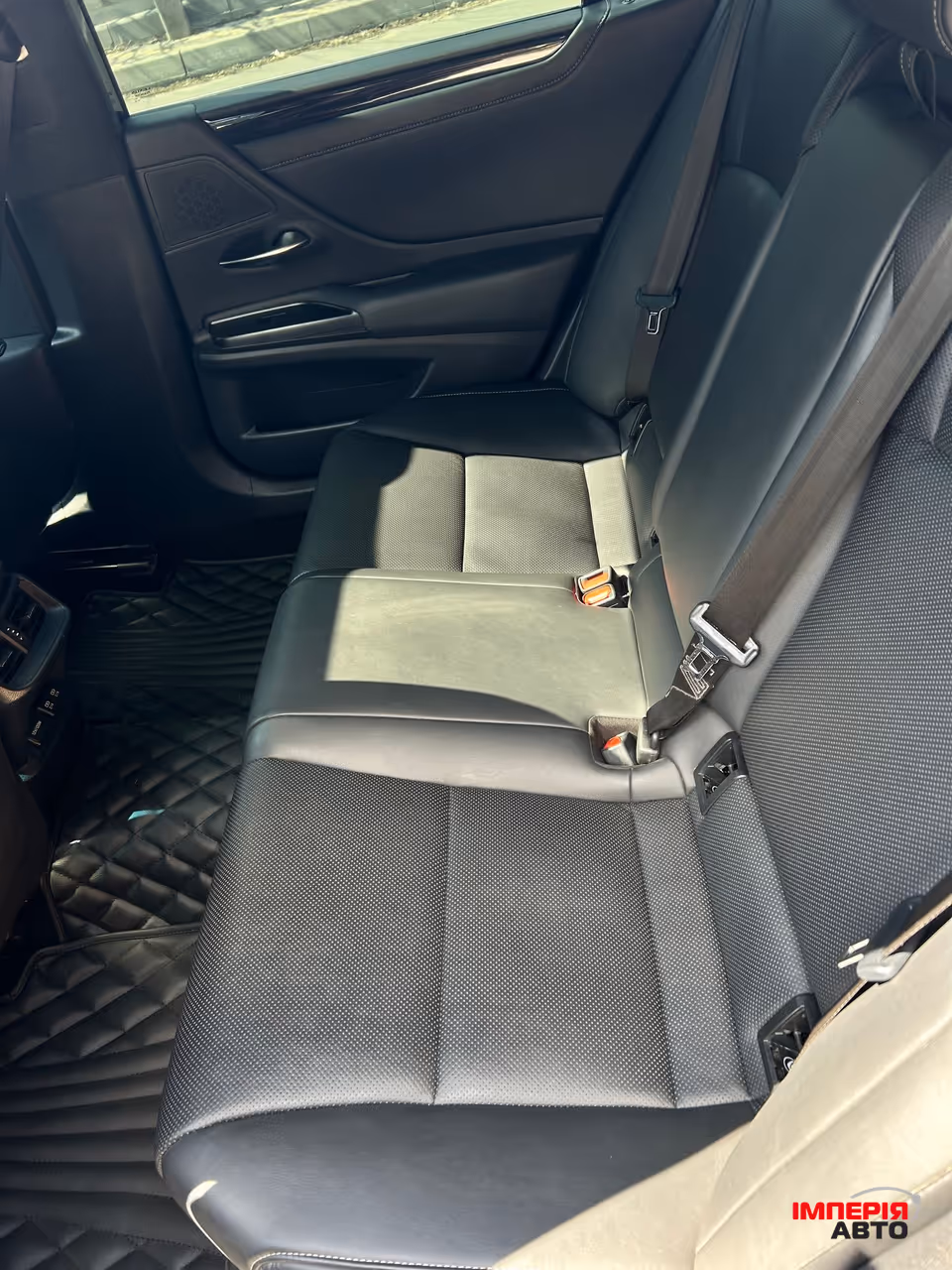 Lexus ES - фото 12