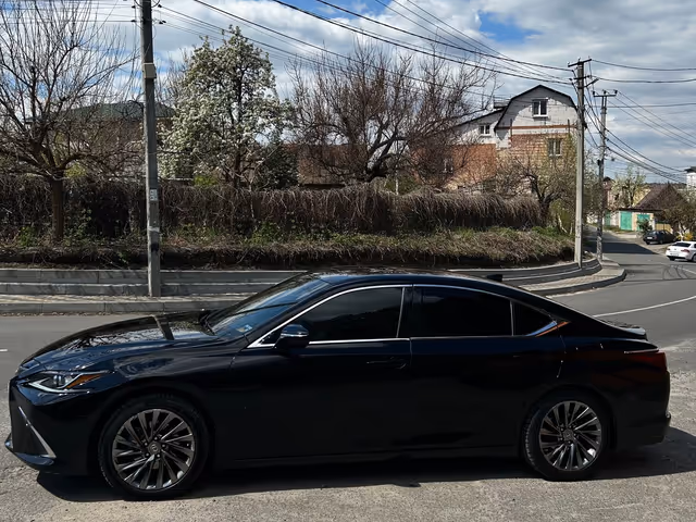Lexus ES - фото 1