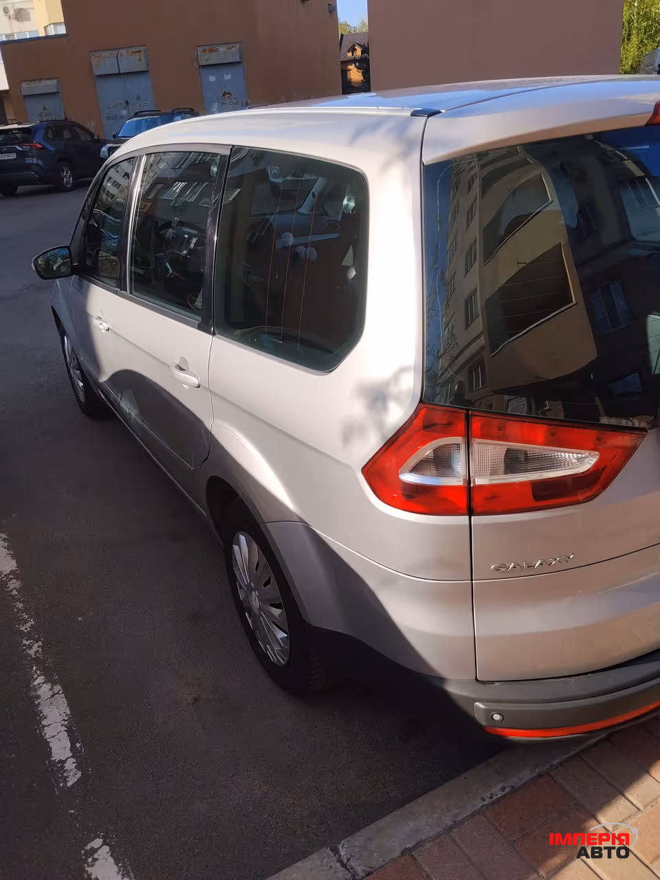 Ford Galaxy - фото 8