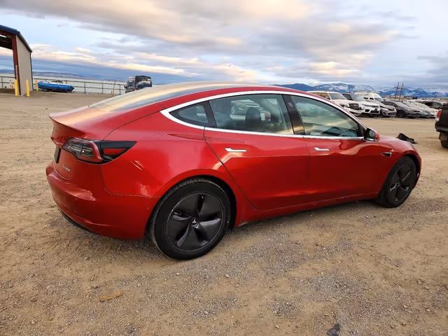 Tesla Model 3 - фото 5