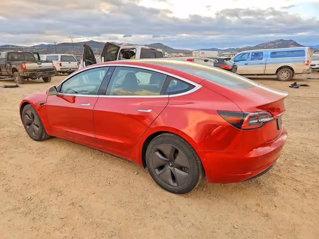 Tesla Model 3 - фото 4