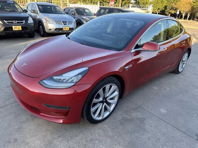 Tesla Model 3 - фото 1