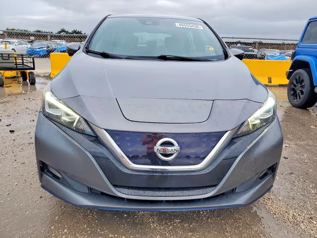 Nissan Leaf - фото 2