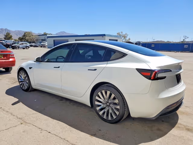 Tesla Model 3 - фото 5