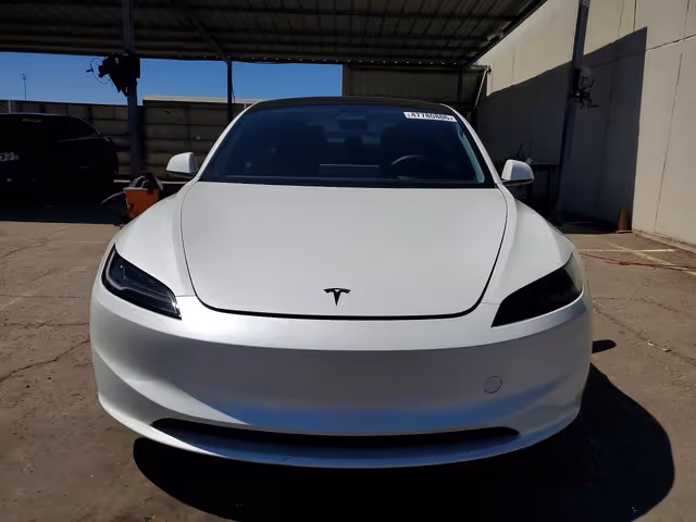 Tesla Model 3 - фото 1