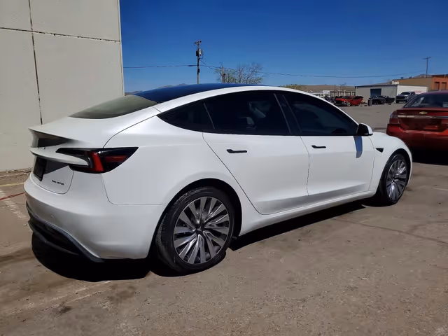 Tesla Model 3 - фото 3