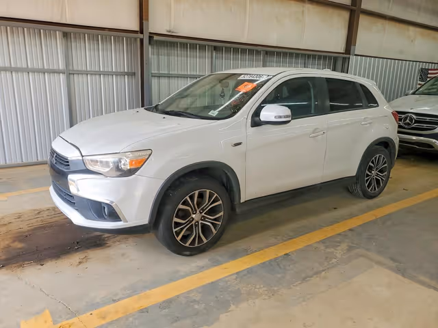 Mitsubishi Outlander Sport - фото 1
