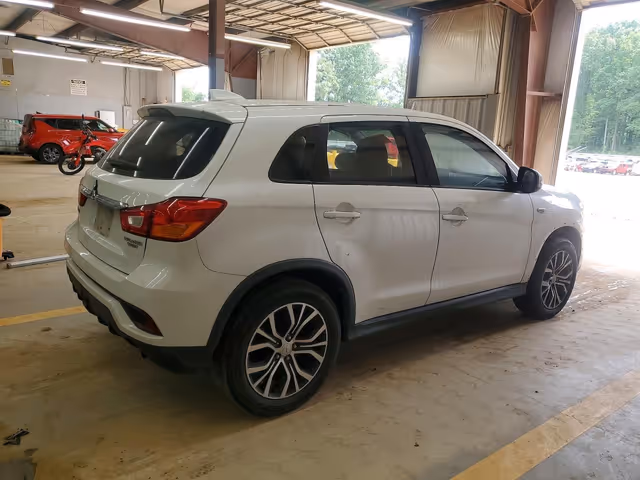 Mitsubishi Outlander Sport - фото 4