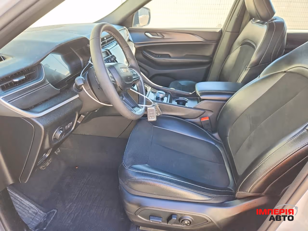 Jeep Grand Cherokee - фото 7