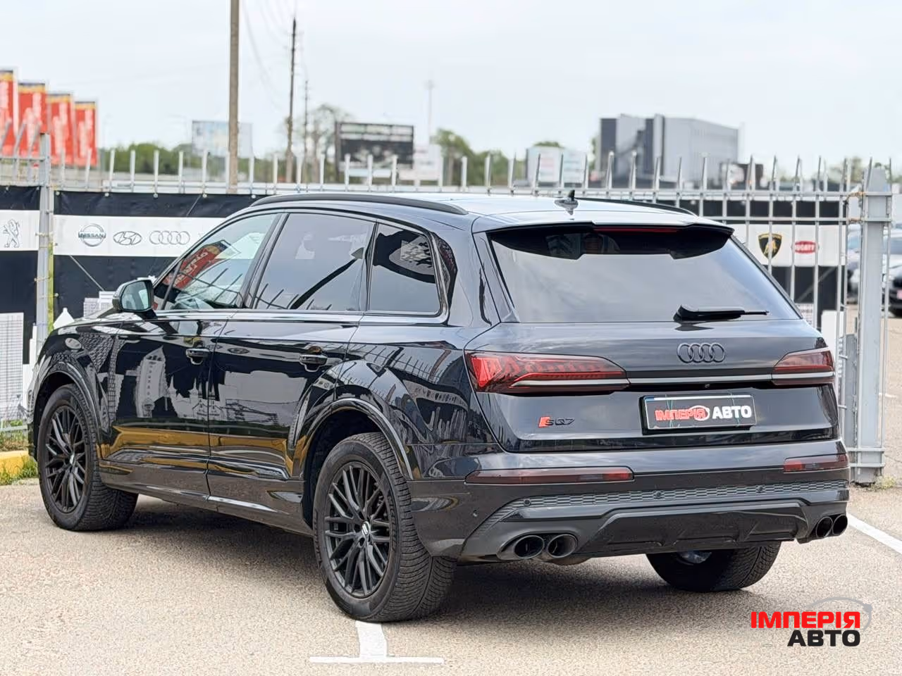 Audi SQ7 - фото 6