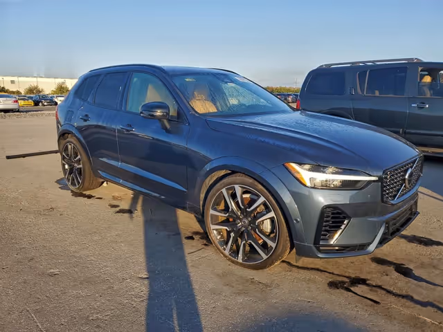Volvo XC60 - фото 1