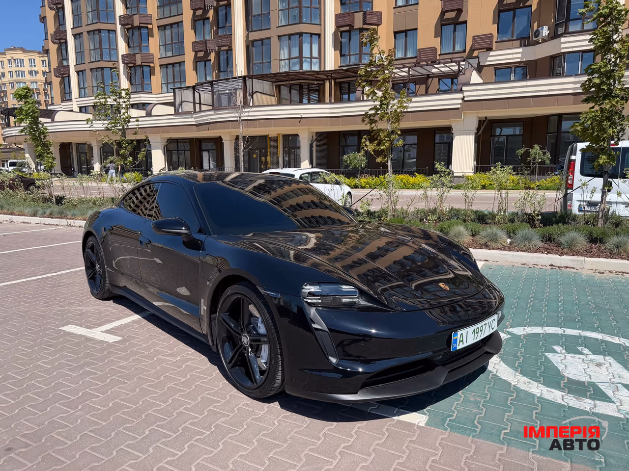 Porsche Taycan - фото 1