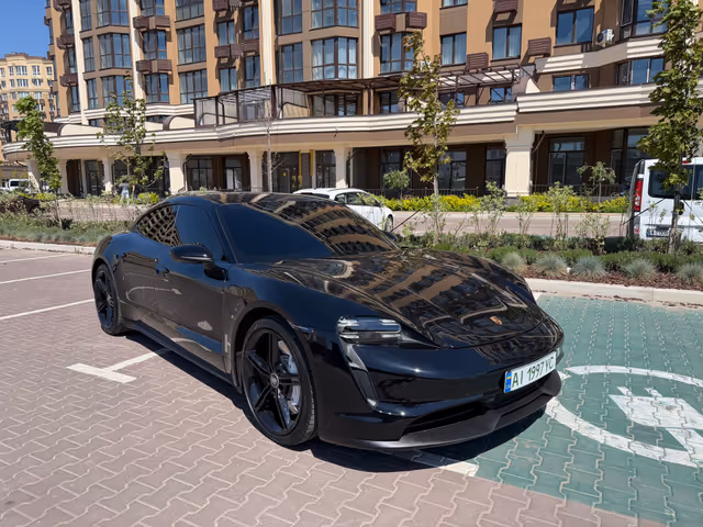 Porsche Taycan - фото 1