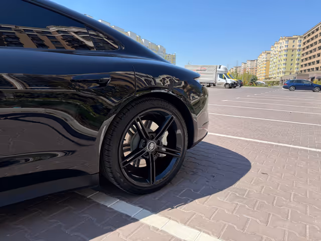 Porsche Taycan - фото 5