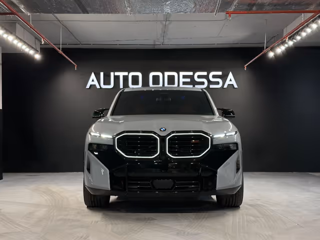 BMW XM - фото 1