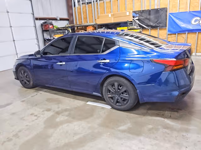 Nissan Altima - фото 4
