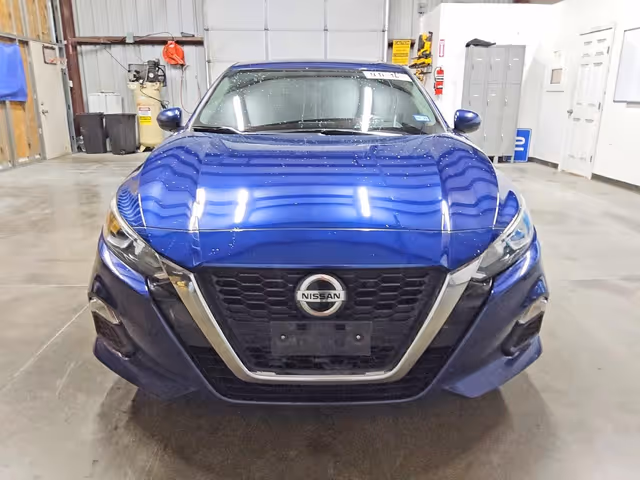 Nissan Altima - фото 1