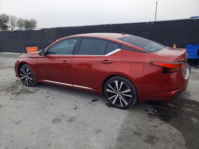 Nissan Altima - фото 2