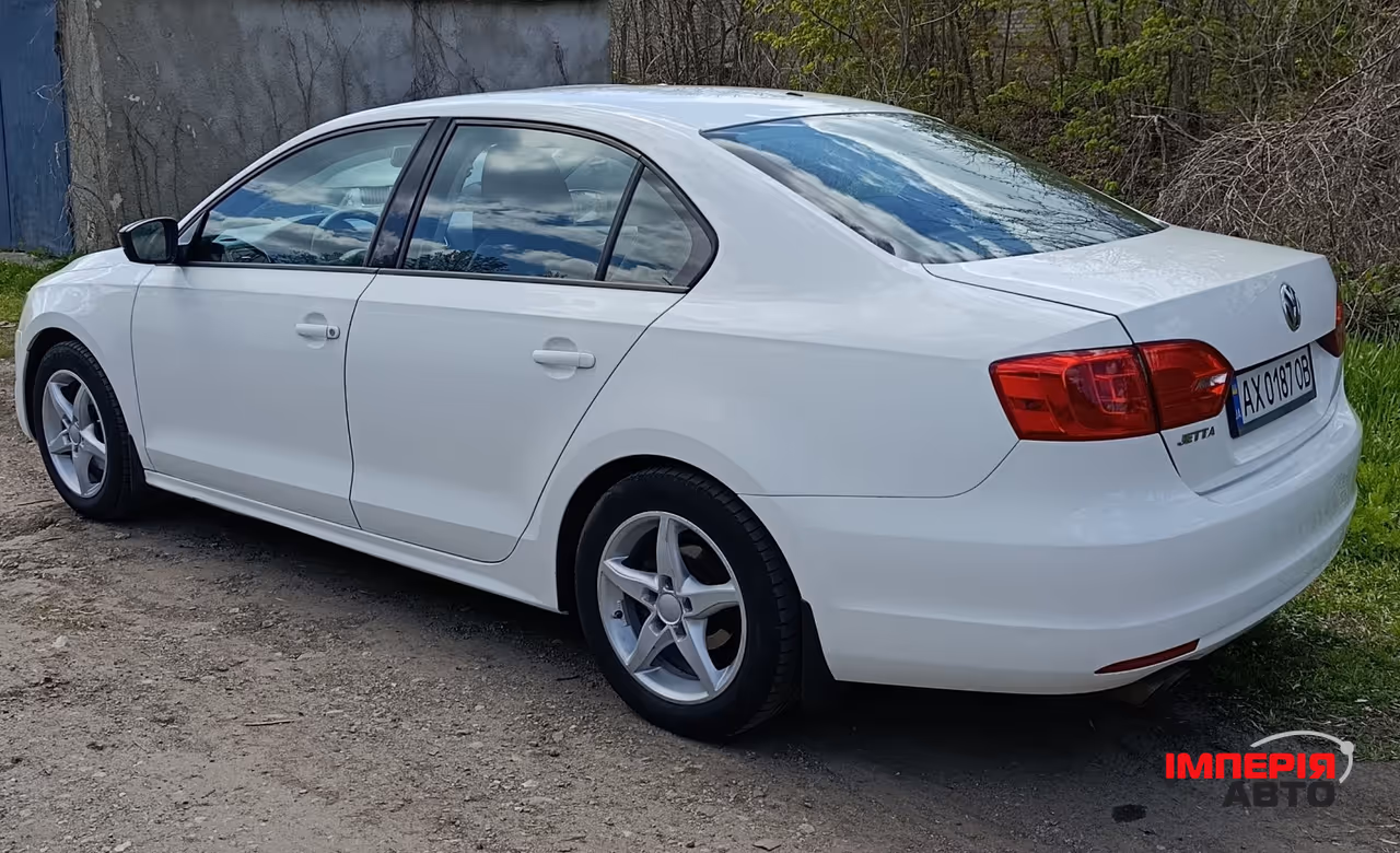 Volkswagen Jetta - фото 2