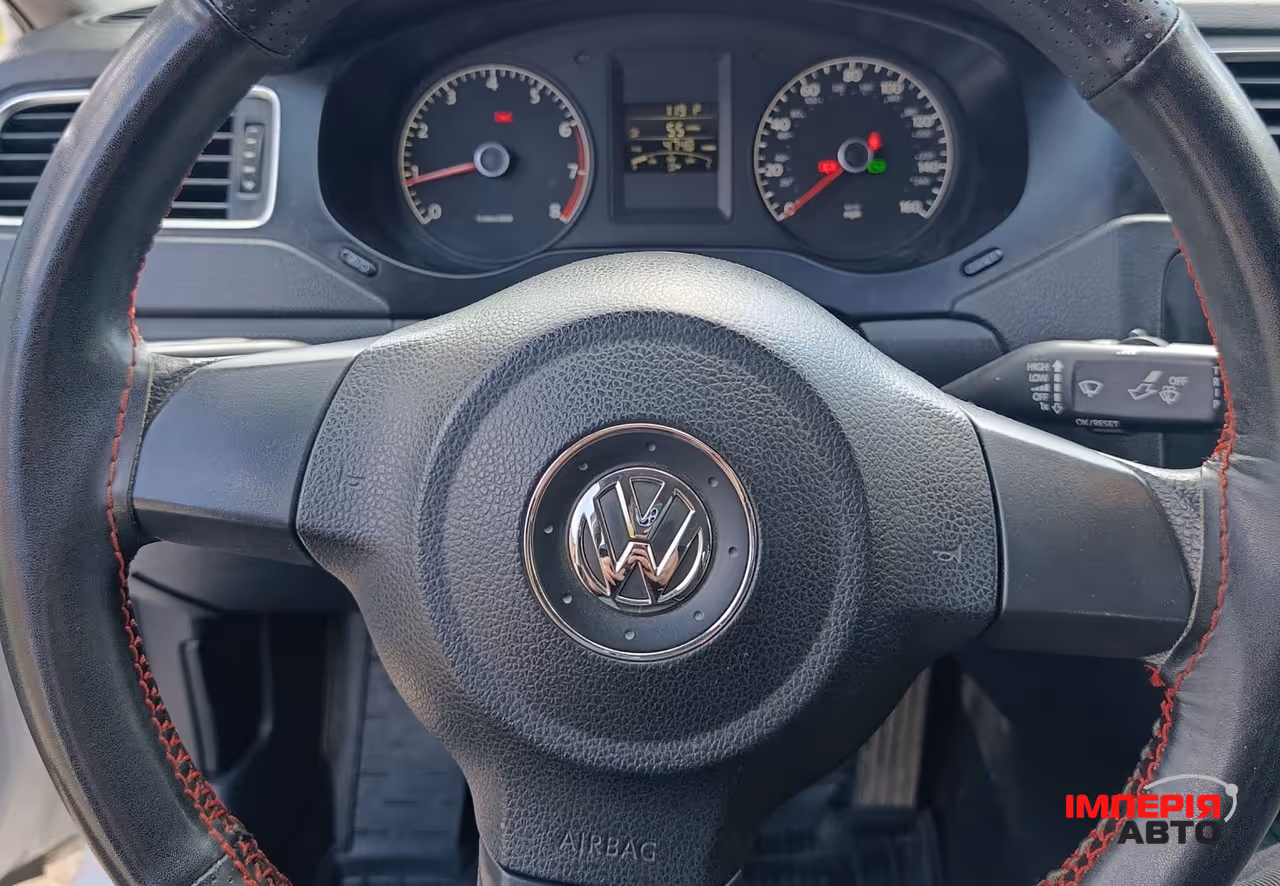 Volkswagen Jetta - фото 8