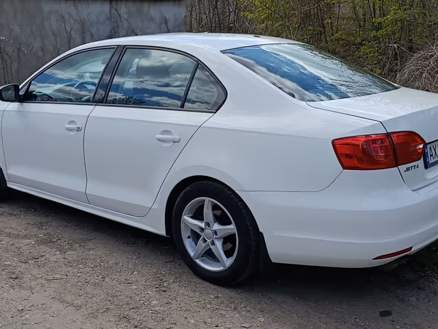 Volkswagen Jetta - фото 2