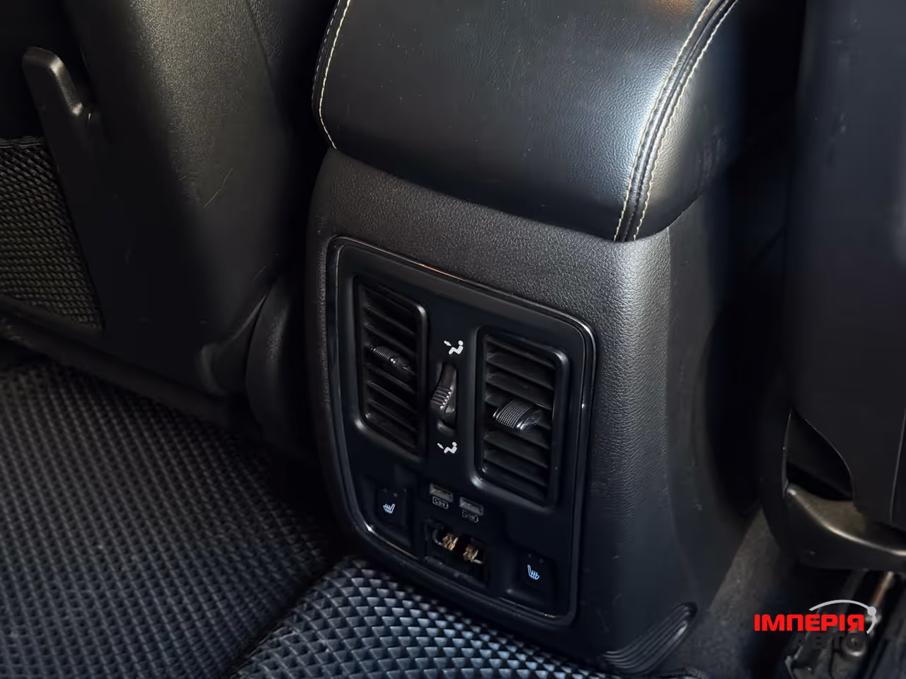Jeep Grand Cherokee - фото 11