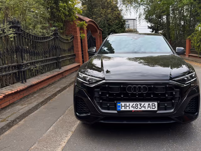 Audi Q8 - фото 1