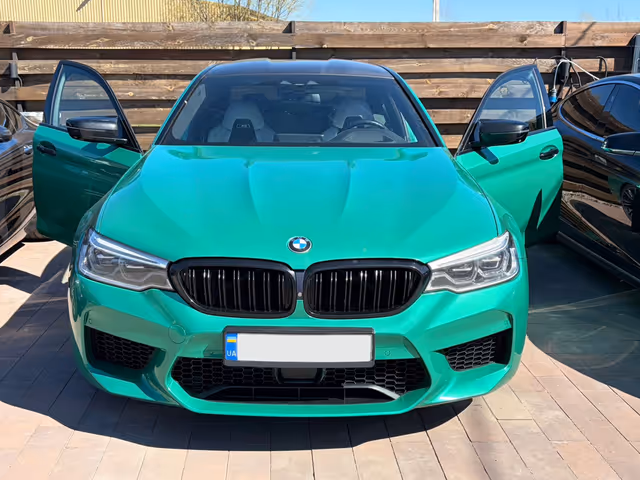 BMW M5 - фото 1