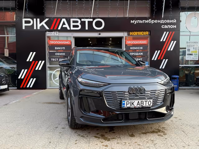 Audi Q6 e-tron - фото 1