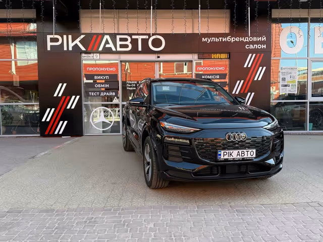 Audi Q6 e-tron - фото 1
