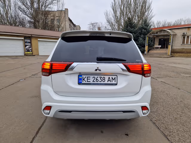 Mitsubishi Outlander - фото 5