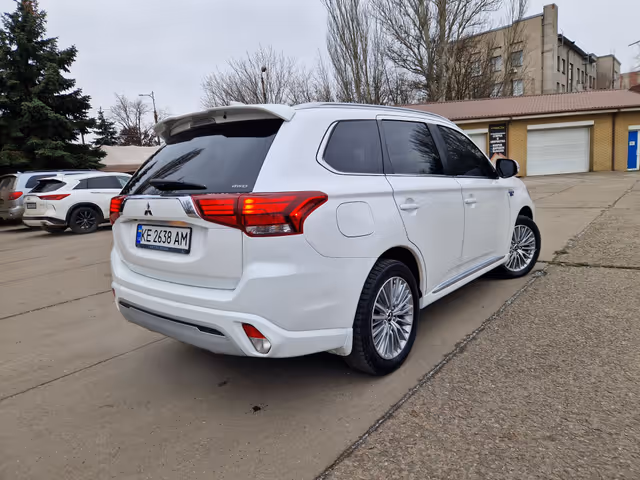Mitsubishi Outlander - фото 4