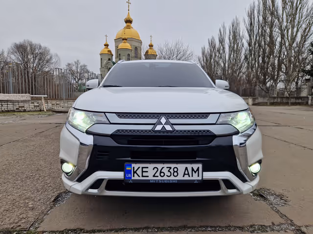 Mitsubishi Outlander - фото 2