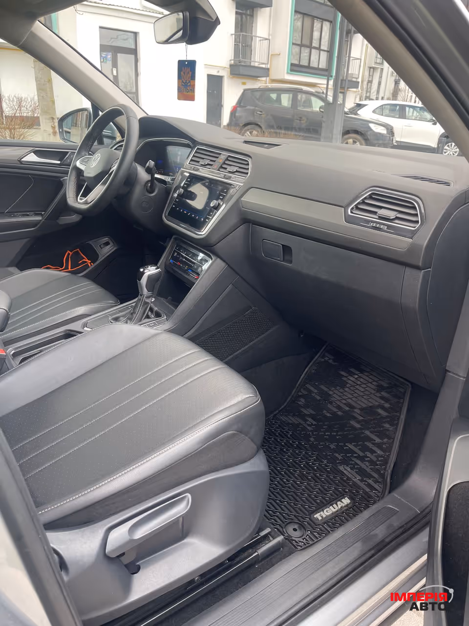 Volkswagen Tiguan - фото 12