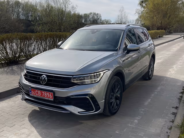 Volkswagen Tiguan - фото 3