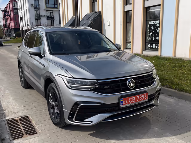 Volkswagen Tiguan - фото 1