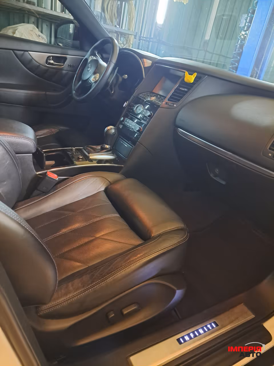 Infiniti QX70 - фото 2