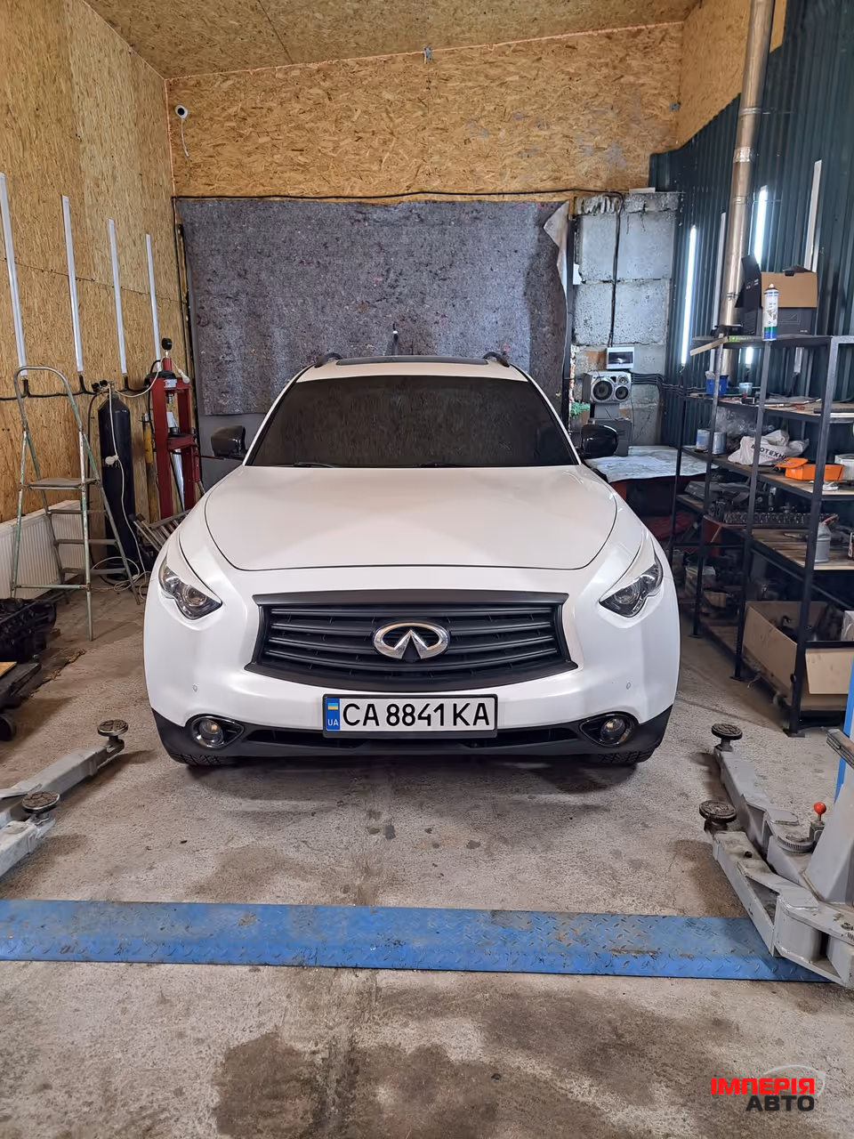 Infiniti QX70 - фото 1