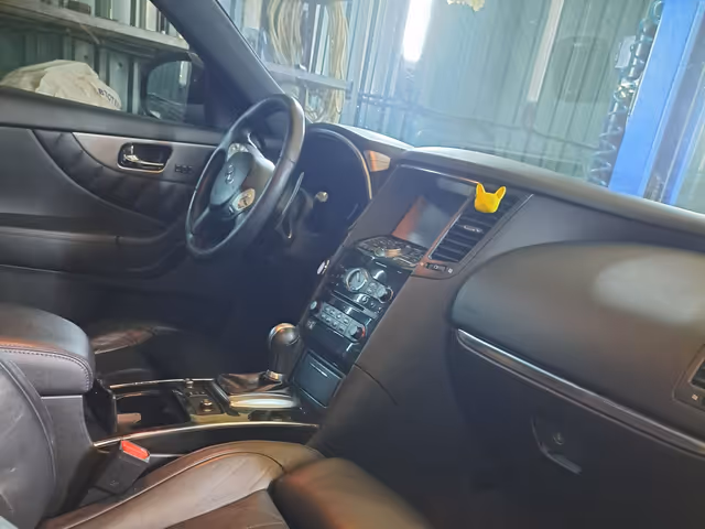 Infiniti QX70 - фото 2