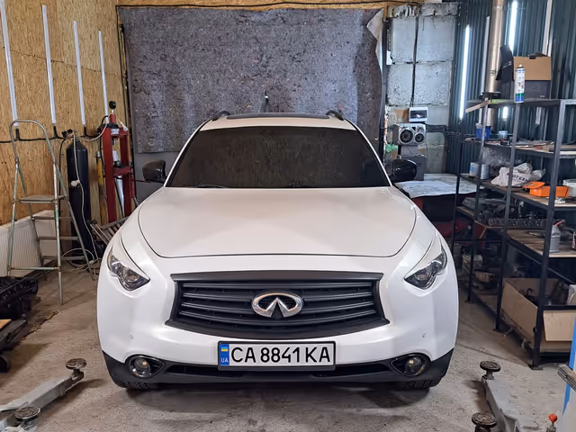 Infiniti QX70 - фото 1