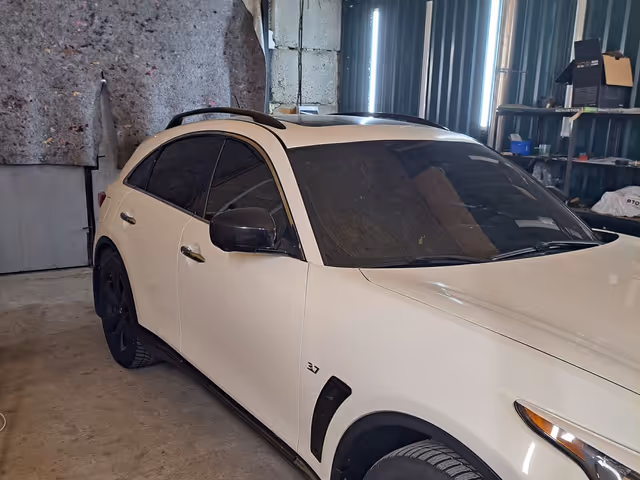 Infiniti QX70 - фото 3