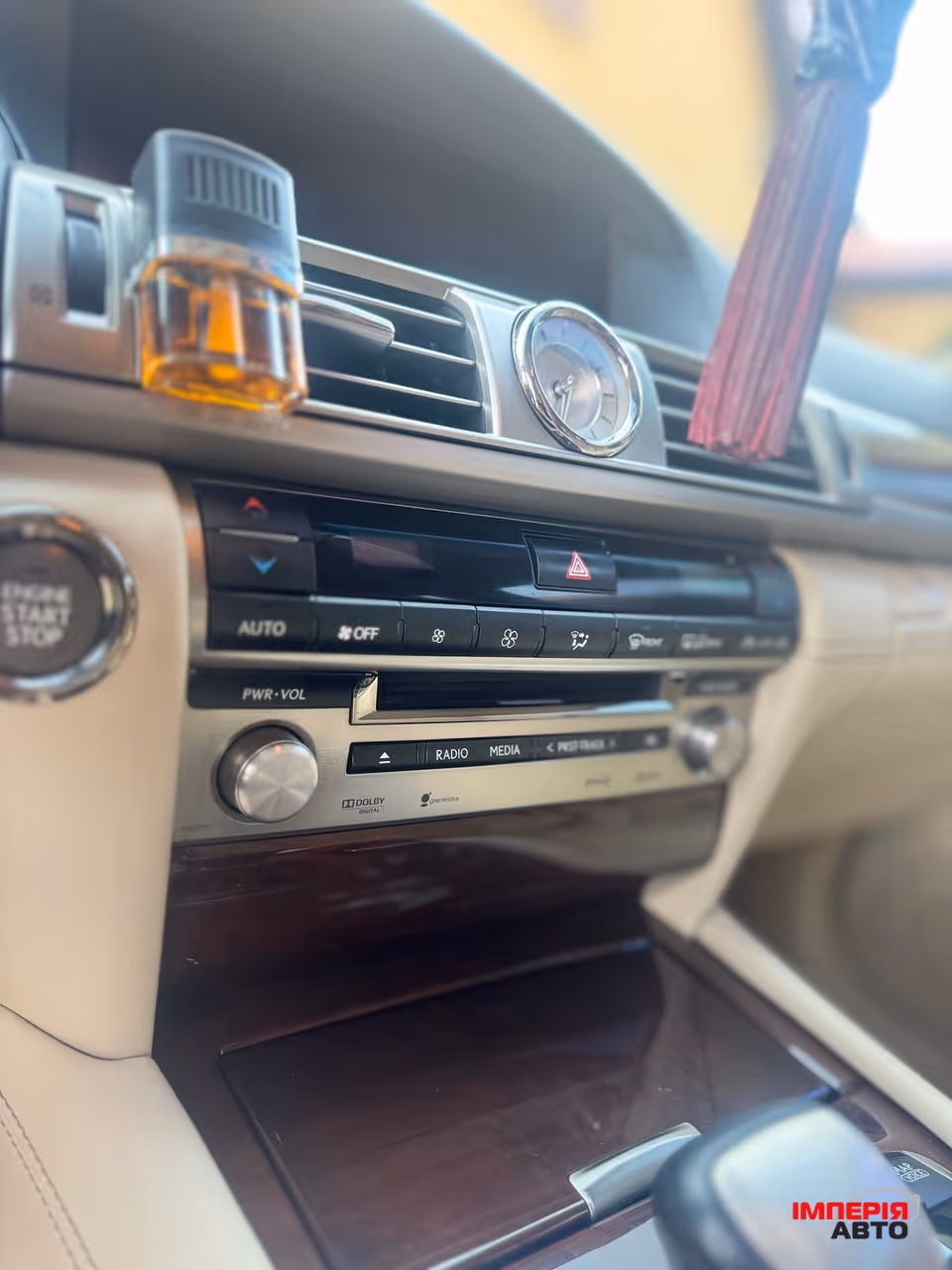 Lexus LS - фото 24