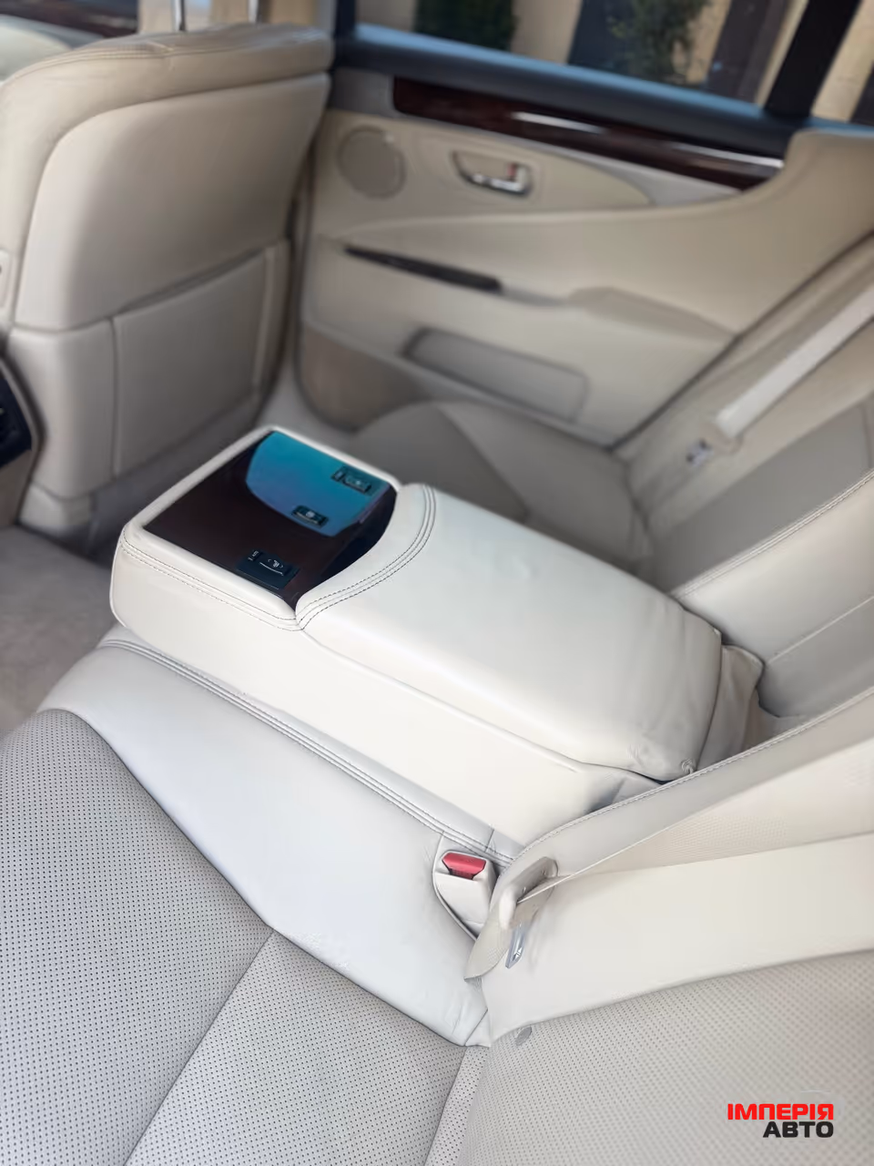Lexus LS - фото 16