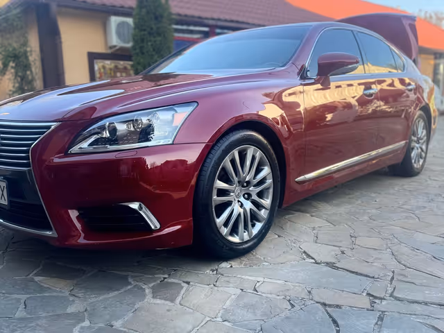 Lexus LS - фото 1