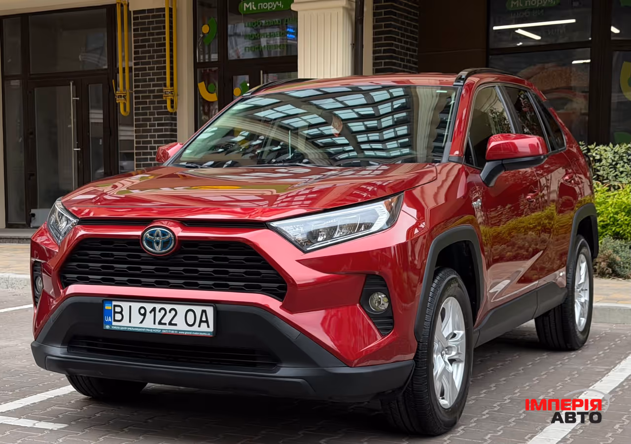 Toyota RAV4 - фото 1